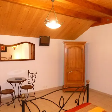 Ferme Du Bessard Couette-café 3*